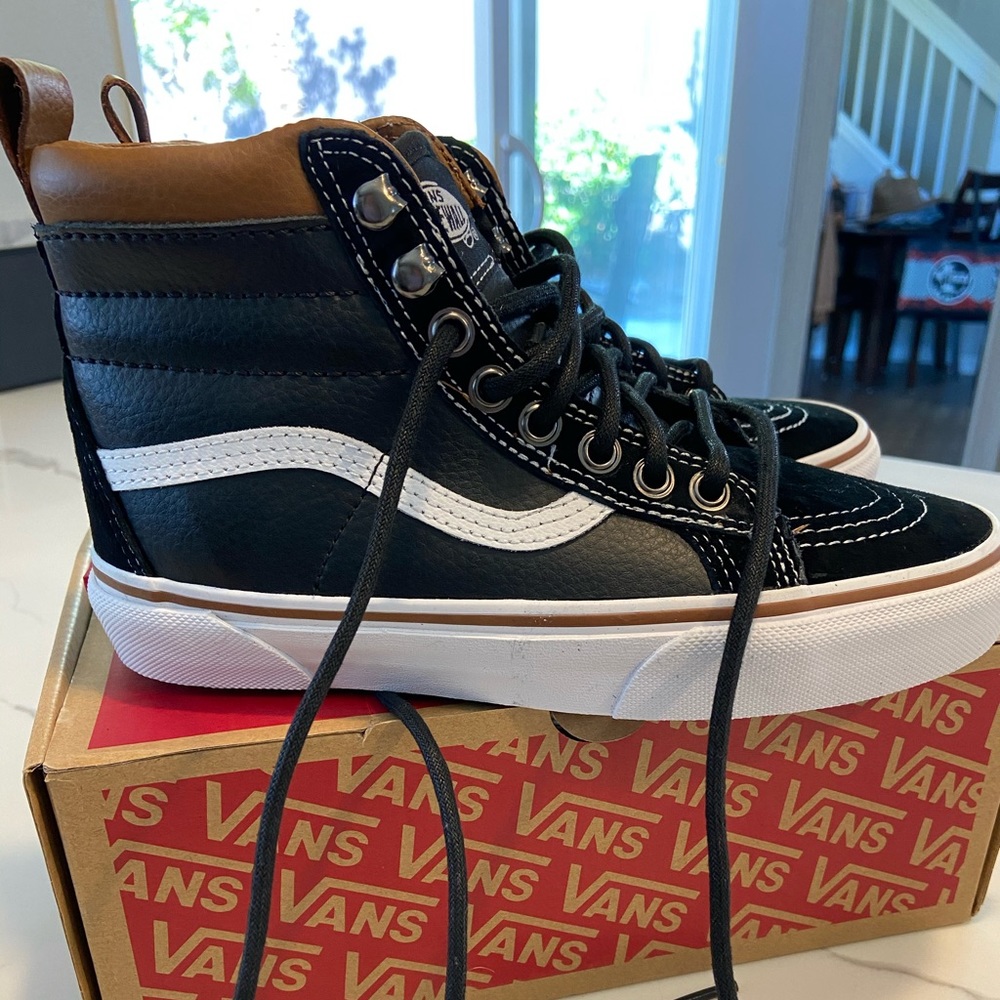 BNIB Vans S8-Hi MTE Women’s size 6